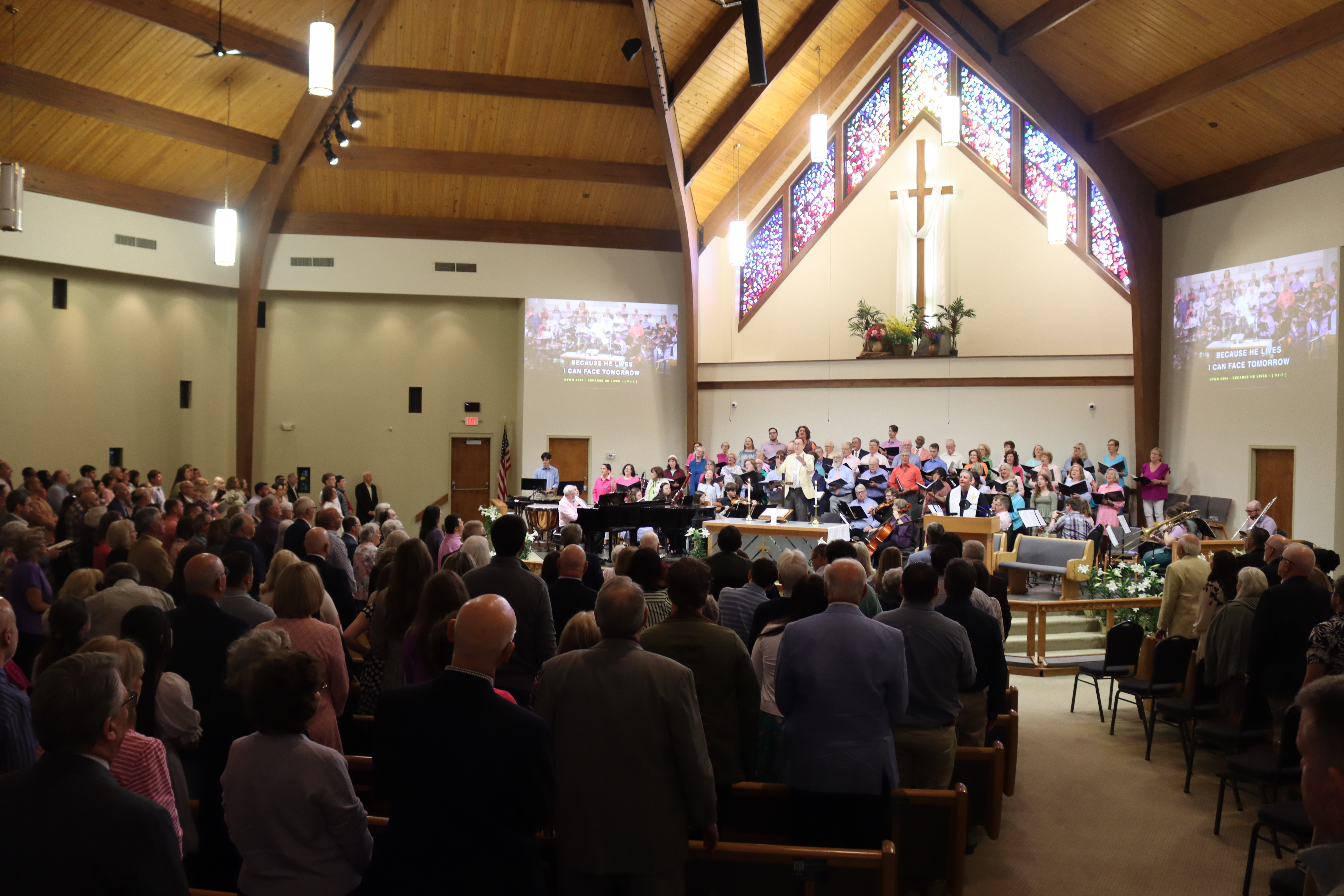 St. Luke’s congregation and choir worship together on Easter Sunday